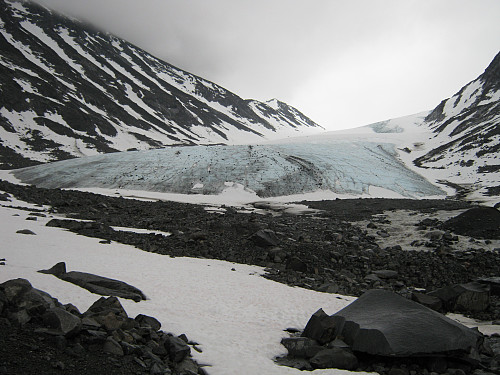 Mot fronten av Hellstugubreen, som har trekt seg langt tilbake de siste tiårene