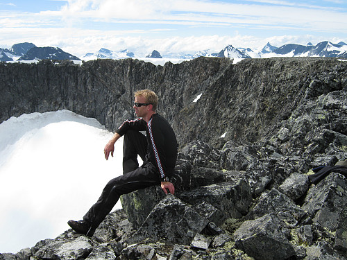 På stupet av Hellstuguhø mot Hellstugubreen