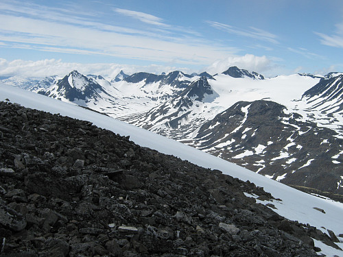Utsikt mot bl.a. Bukkeholsbreen med Store Bukkeholstind