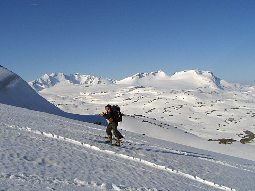 I fint driv mot Leirbreen, og med en meget celeber bakgrunn