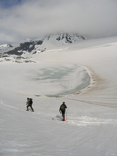 Ned fra Leirbreen med Store Smørstabbtind i skodda