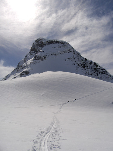 Mot Midtre Ringstind og ruta videre opp Ringsbreen