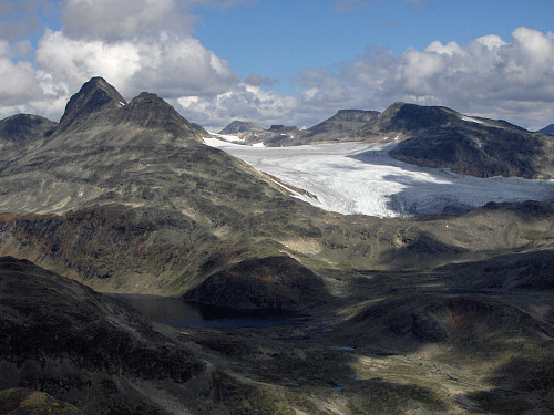 Fra østtoppen på Koldedalsryggen mot Uranostind og -breen