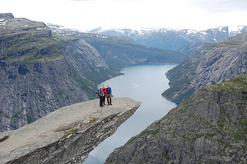 Fornøyde på Trolltunga!
