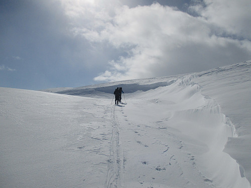 Ved en av de mange snødrivene