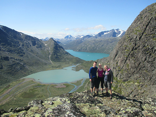 Mot Øvre Leirungen og Gjende med Surtningssua dominerende