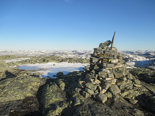 Staselig varde på Stavsnuten, med moderne utrustning a la Haukelifjell