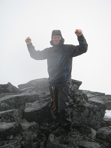 12: Midtre Tverråtind fra telt i Visdalen 2011
