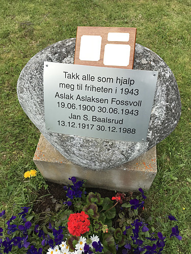 Graven til Jan Baalsrud i Manndalen, som han deler med en av sine hjelpere som dessverre døde bare få uker etter at Baalsrud var bragt i sikkerhet til Sverige