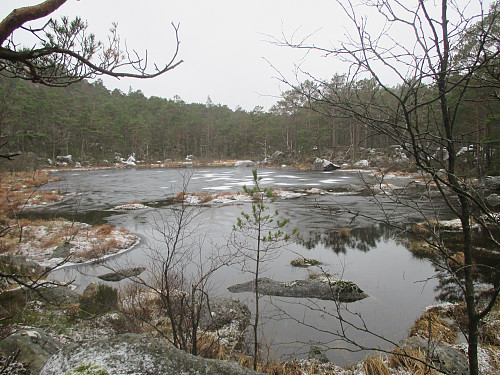 Ved Dalpytten (også kalla "Løven"), den første tjødna som vert islagd