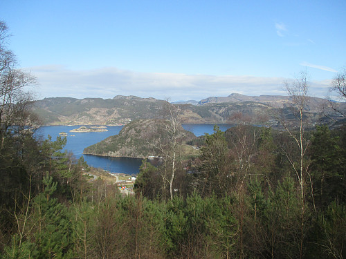 Frå traktorvegen med tilbakeblikk mot Døvik og Døvikhammaren