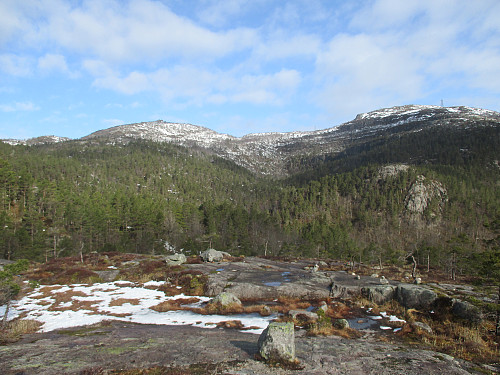 Frå same staden mot Urhaugane og Husafjellet