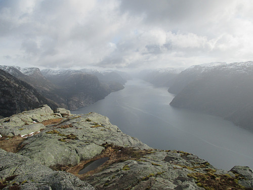 Frå det gamle trigpunktet med utsikt inn Lysefjorden