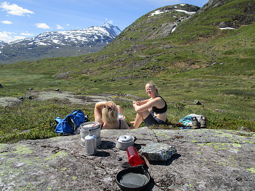 Pause med suppe under Gjertvasstind