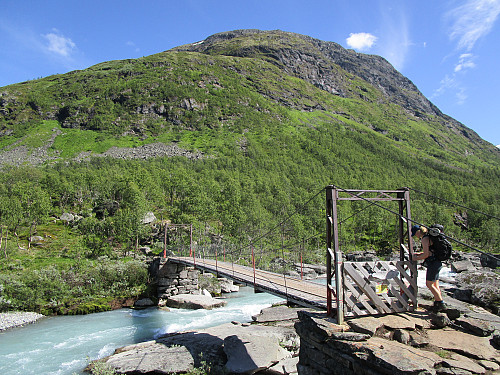 Over Storebrua under Skogadalsnosi