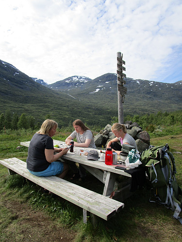 Samling på Skogadalsbøen