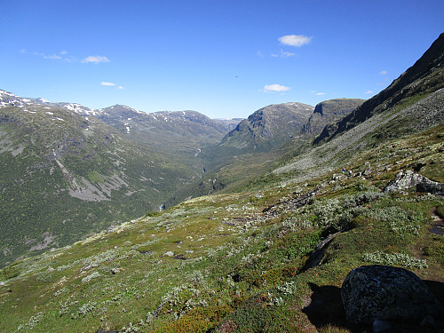 Tilbakeblikk opp Utladalen med Skogadalsbøen såvidt synlig