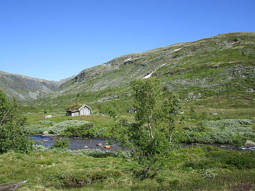 Mot Fleskedalsbøen på den andre siden av elva