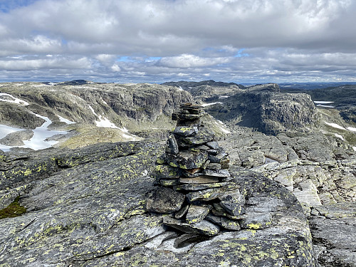 Mot bl.a. Sandfloeggi og Nupseggi i nord