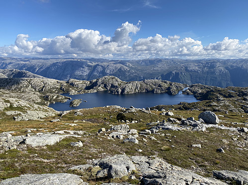 Mot Storlitjødna og brekket mot Lysefjorden
