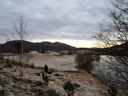 Novemberdagen er ung ved start frå Hagalid