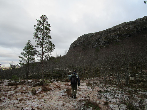 Det bratnar snart til mot snaufjellet