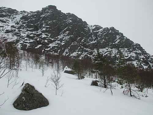 Frå same staden mot mektige Krunefjell