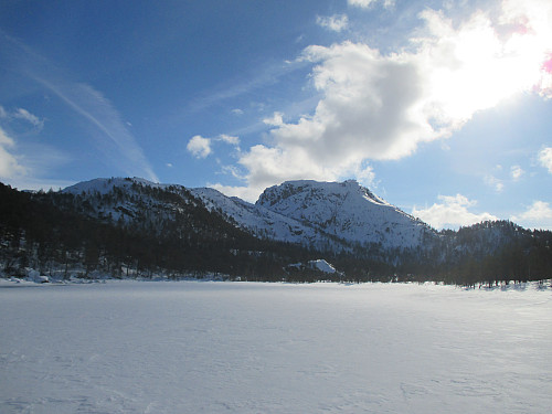 Sør på Longavatnet mot Steinfjellet