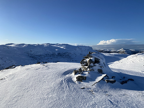 Vardepunkt nord på Bergeheia med utsikt mot Krunefjell