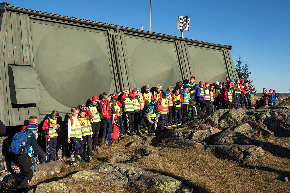 Barna samlet på toppen.