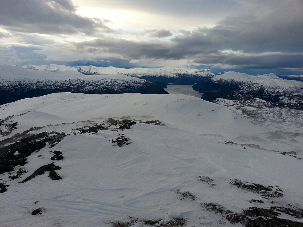 Utsikt vestover (ut fjorden) fra toppen av Bergsetnakken