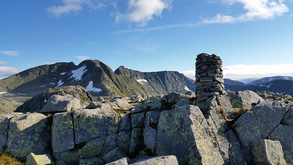 Utsikt mot Bjørndalstindene og Juklavasskruna,sett fra Andersfjellet.
Traversen ligger skjult imellom.