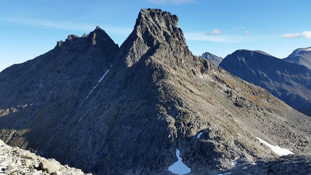 Kongen er et vakkert fjell.
Dronninga til venstre for Kongen.