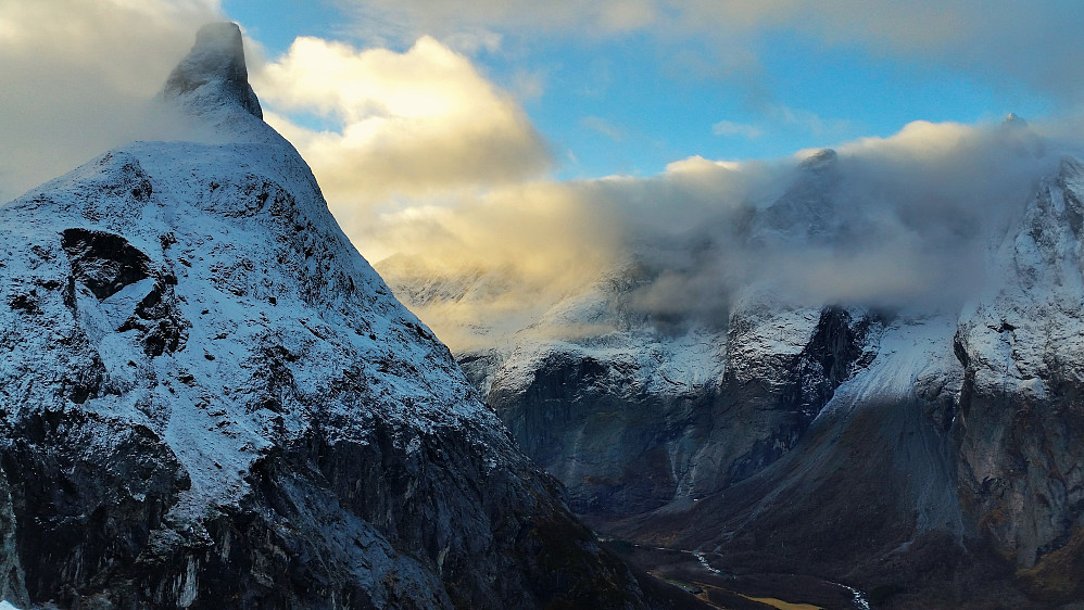 Romsdalshorn og Trollveggen.