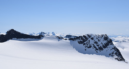 Ryggen fra Veslebjørn (venstre) til Skeie,sett fra Kniven