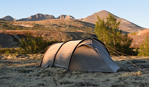 Rim på teltet,var stor kontrast fra minusgrader på natta,til trope varme på dagen.