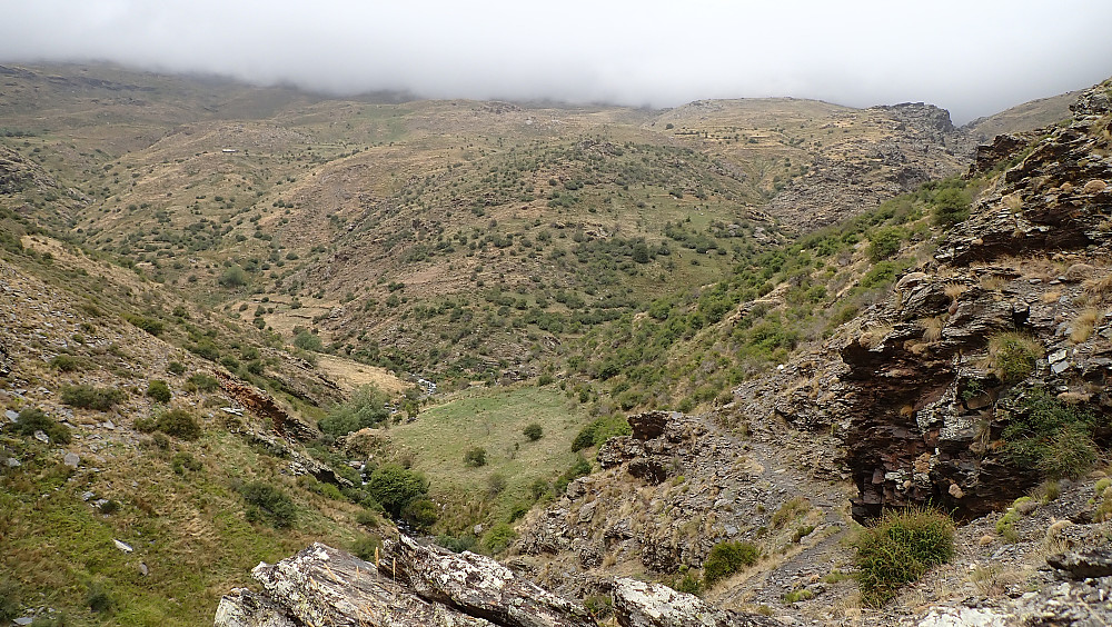 Vi fulgte dalen Rio Trevelez oppover.