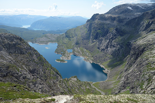Utsikt mot Ljoneskulen og Hardangerfjorden i det fjerne