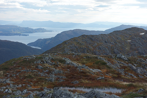 Utsikt mot Bjørnafjorden og Lønningen