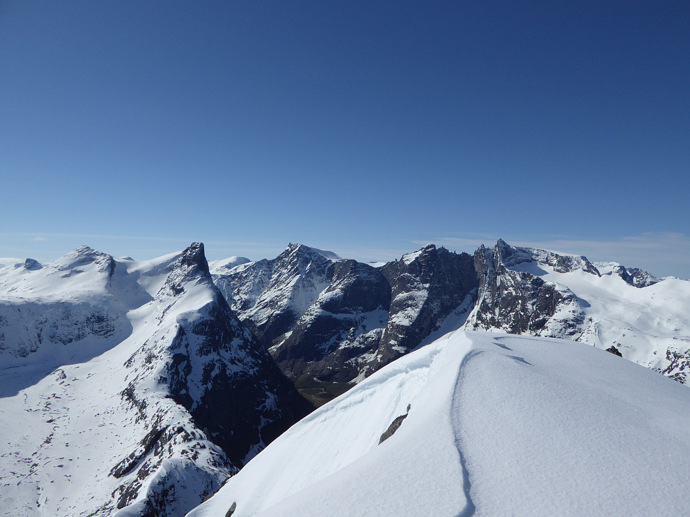 Fantastisk utsikt mot Romsdalshorn og Trollveggen