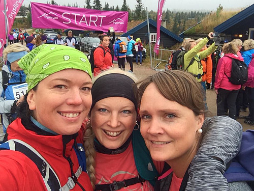 Klare for start. Linda, Anita og jeg.