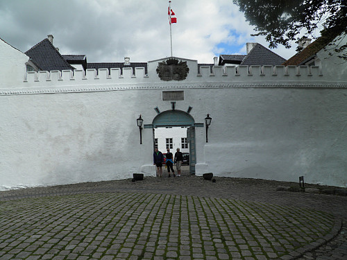 Porten på Dragsholm slot.