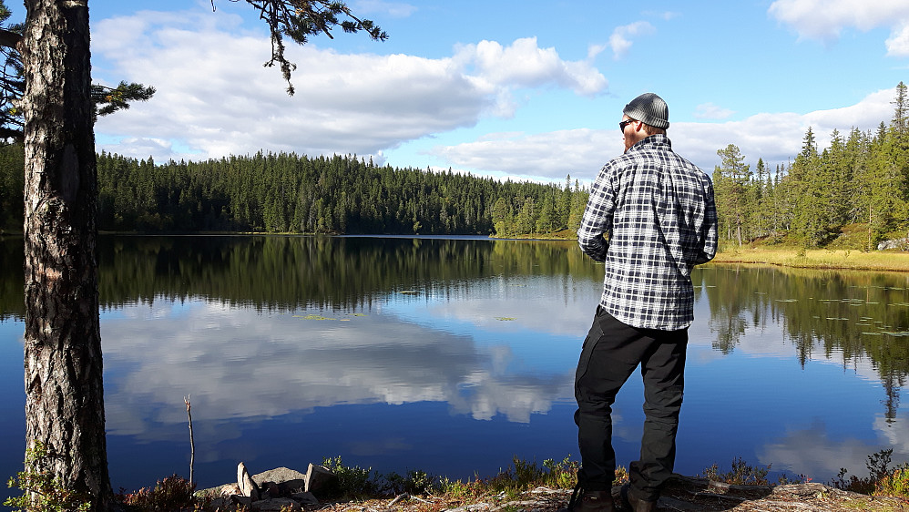 Langvann, et idyllisk vann ved Langvassbrenna