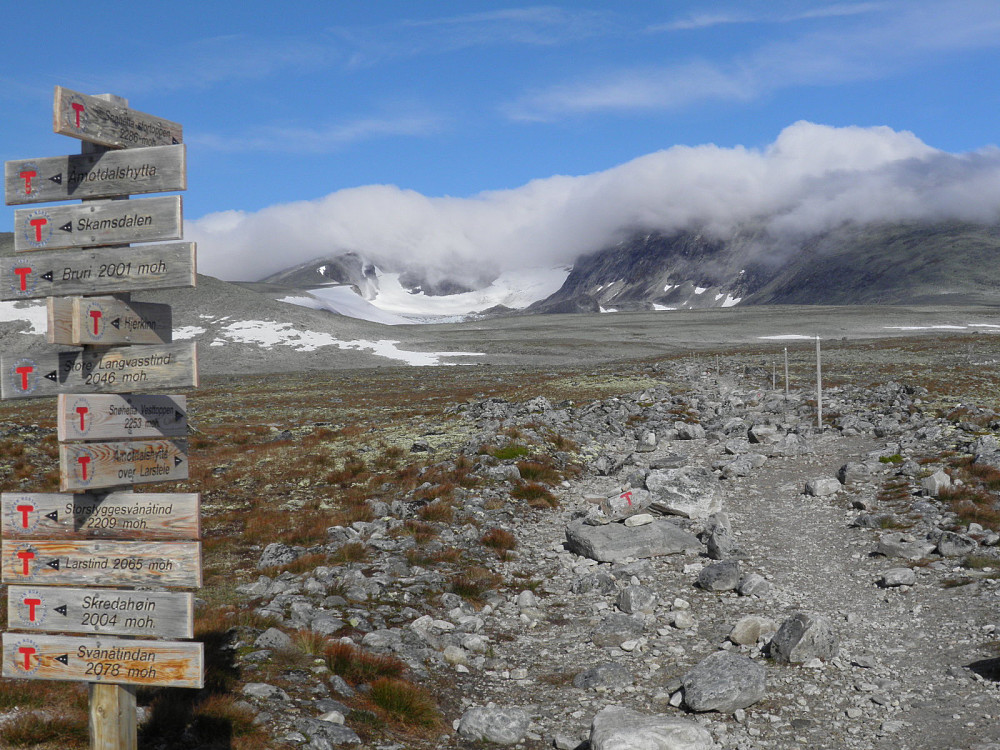 Tåka ligger som et lokk over Snøhetta