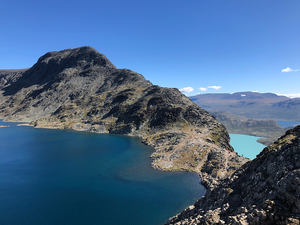 Bessvann, Veslefjell med Besseggen og Gjende