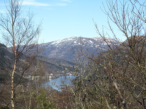 Utsikt mot Grimevatnet og Skåldalsfjellet hvor jeg var for en drøy time siden