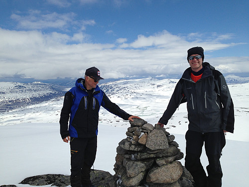 Gunnstein og Ivar på Øystre Rasletinden.