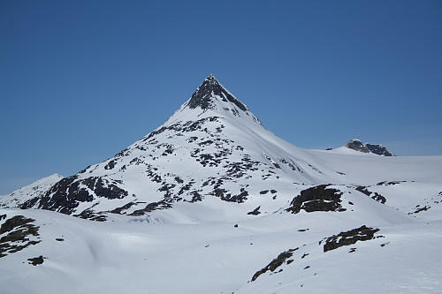 En nær perfekt pyramide..