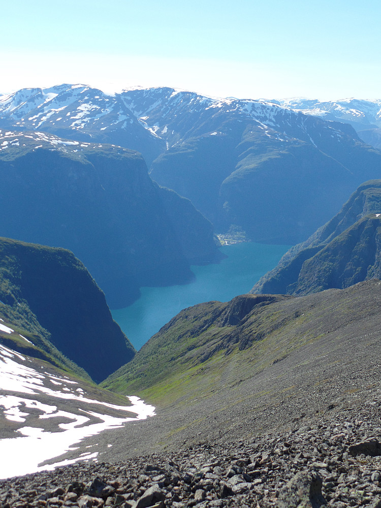 Utsikt ned mot Aurlandsfjorden