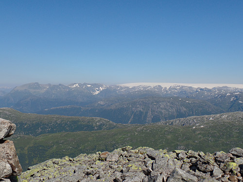 Utsikt Geitadalstind mot øst. Rosendalsalpane med Melderskin til venstre, Folgefonna Sør til høyre